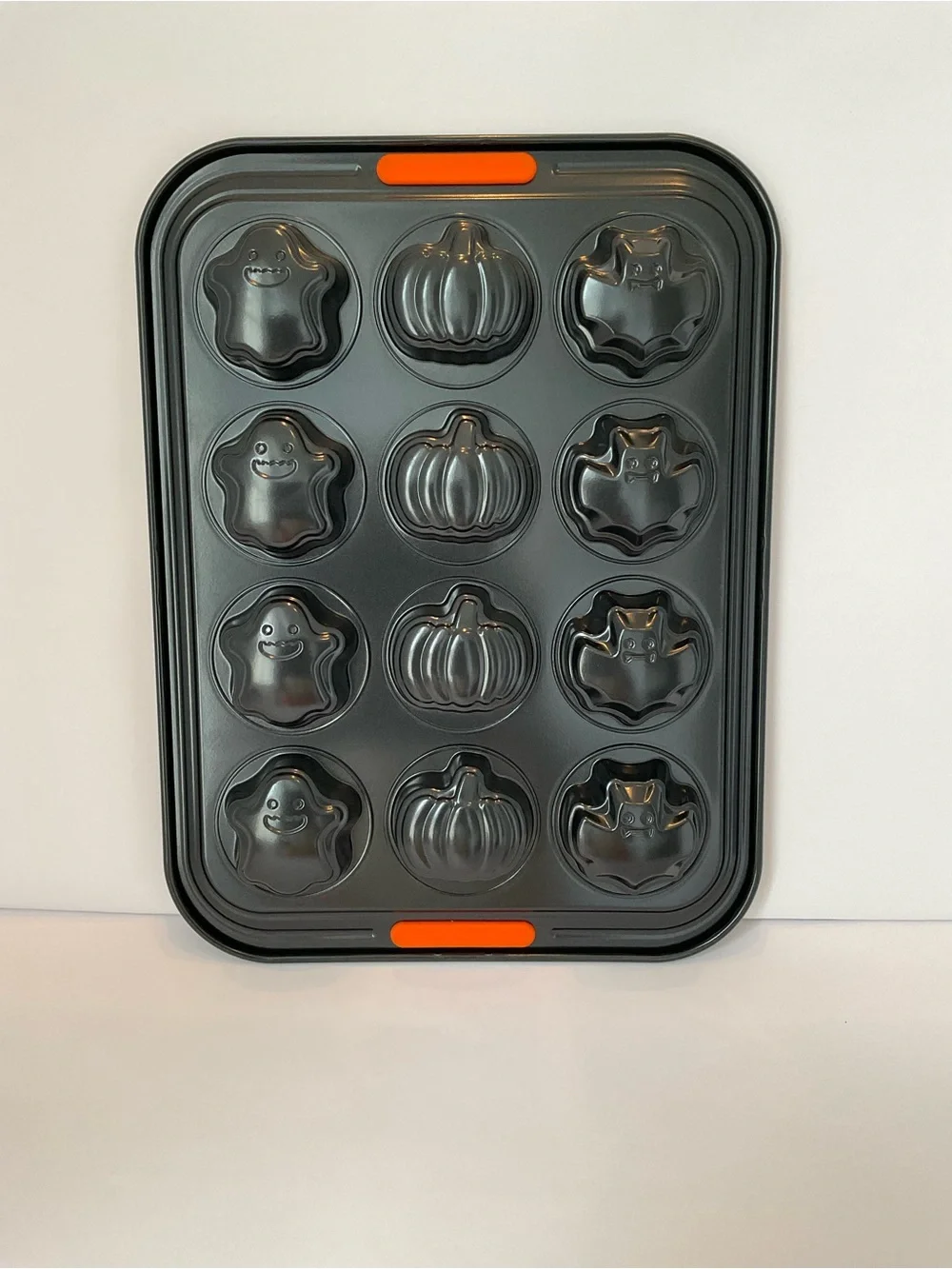 Le Creuset Harvest Collection Halloween Cakelet Baking Pan